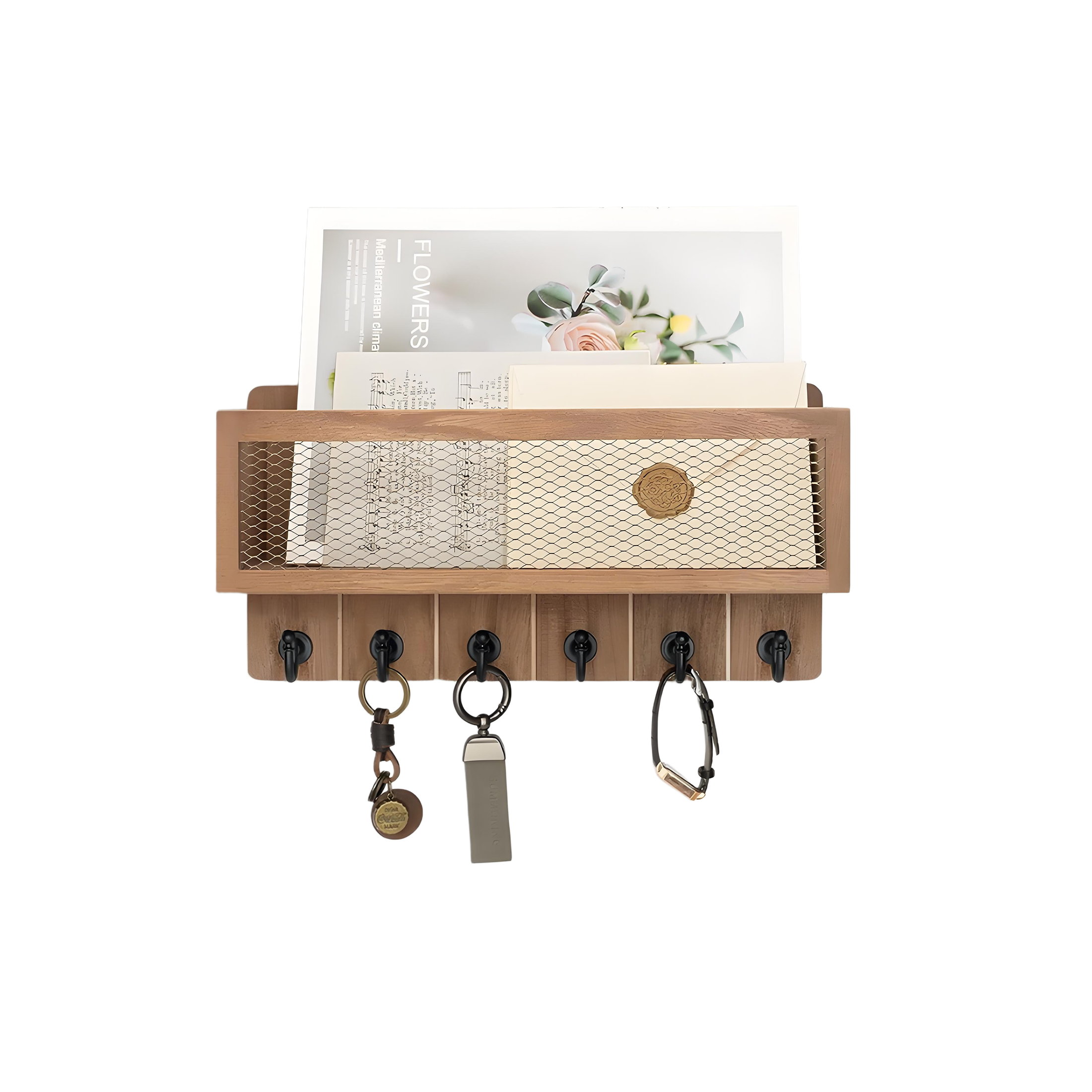 Hölzerner Wandorganizer mit Ablage, Mesh-Front und Haken. Er enthält Papiere, Schlüssel und ein Armband.
