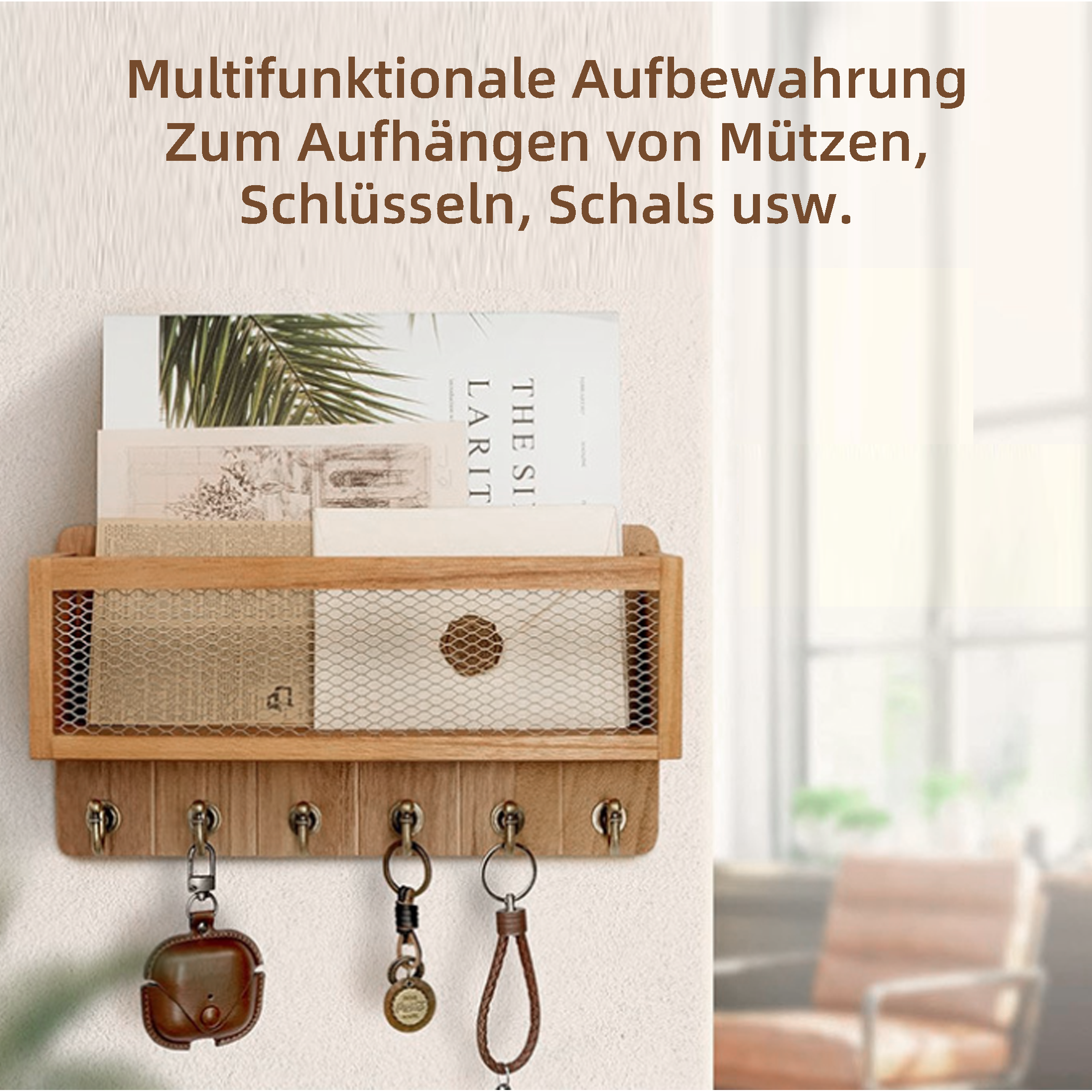 Hölzerner Wandorganizer mit Haken für Schlüssel und Ablage für Post. Enthält eine Ledertasche und andere Schlüsselanhänger.