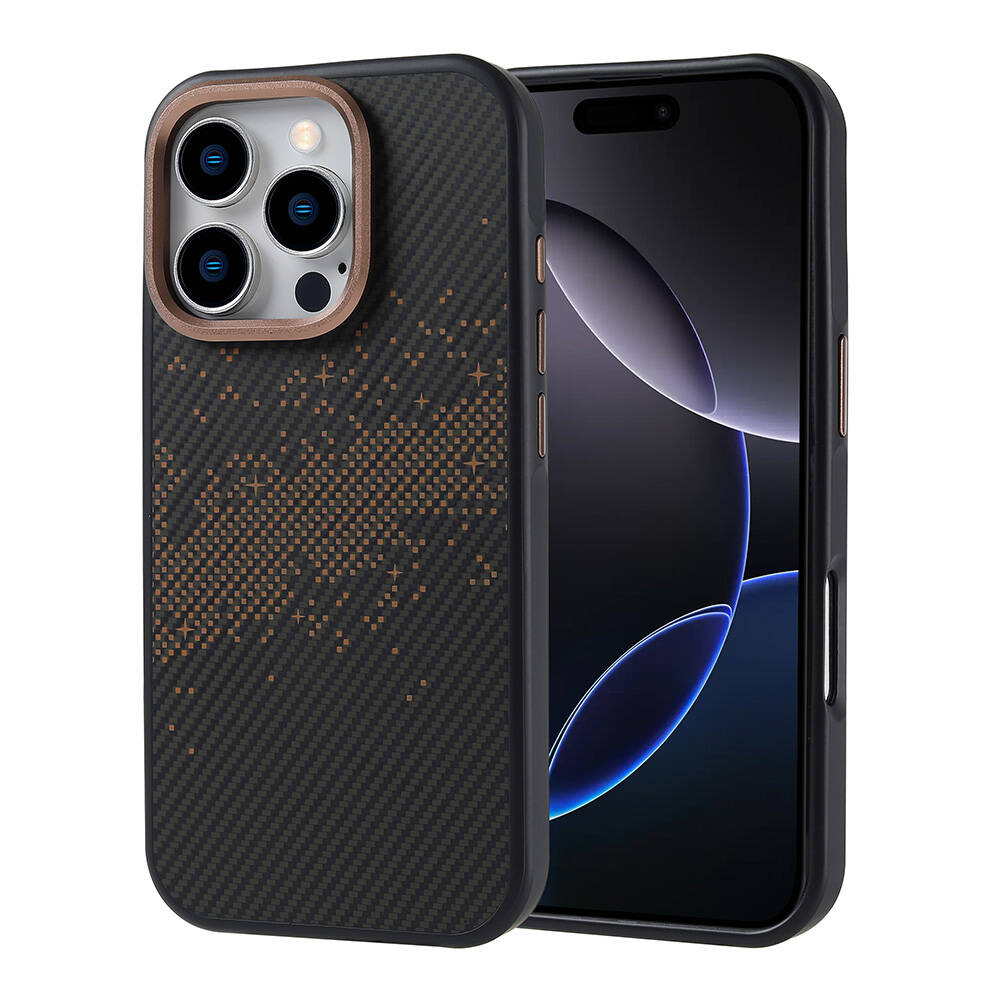 İki akıllı telefon, biri karbon fiber tasarımlı ve bronz vurgulu siyah bir kılıfta, diğeri görünür ekranda.