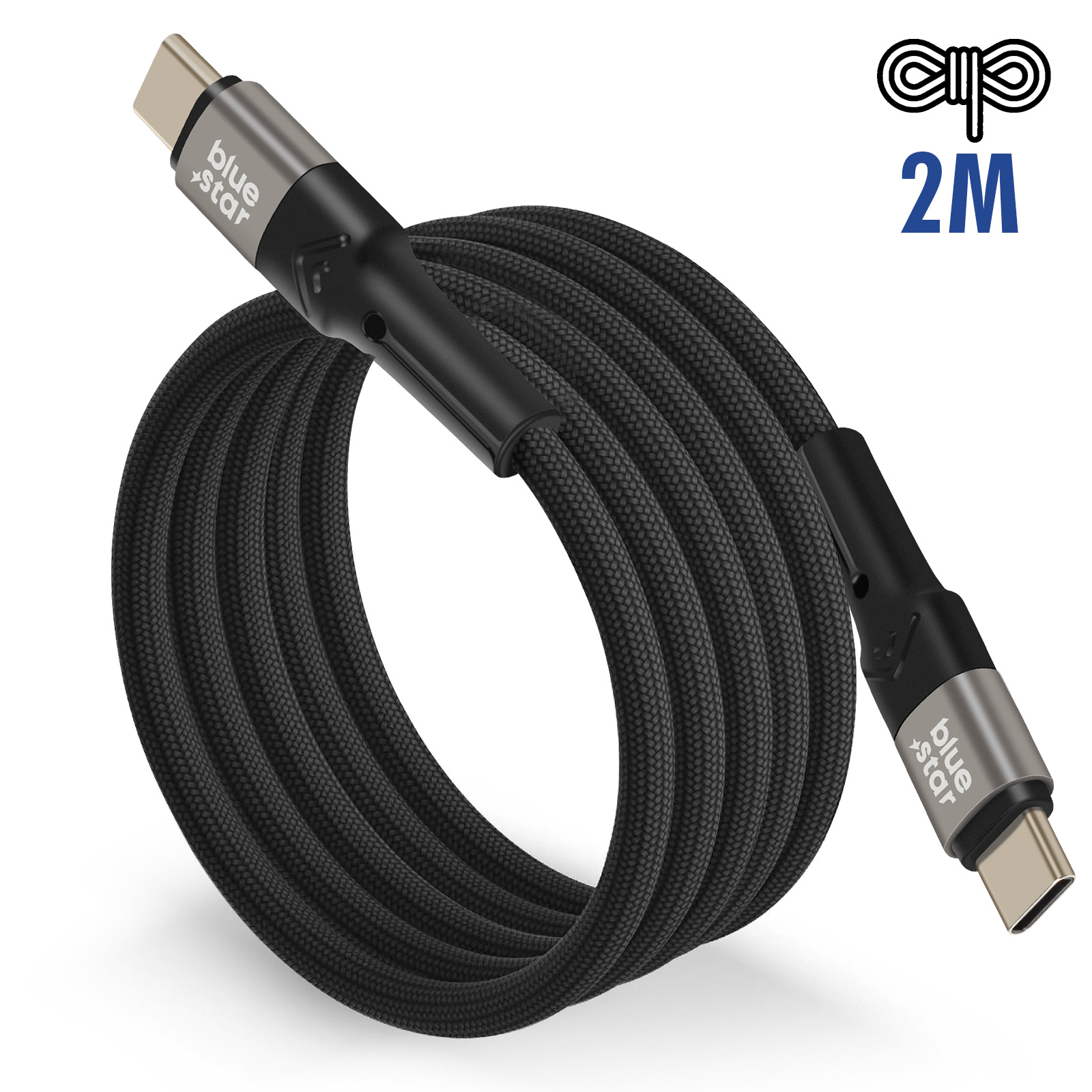 Cavo USB-C nero arrotolato su sfondo bianco. Il cavo ha connettori argentati e un logo 'blue star'.