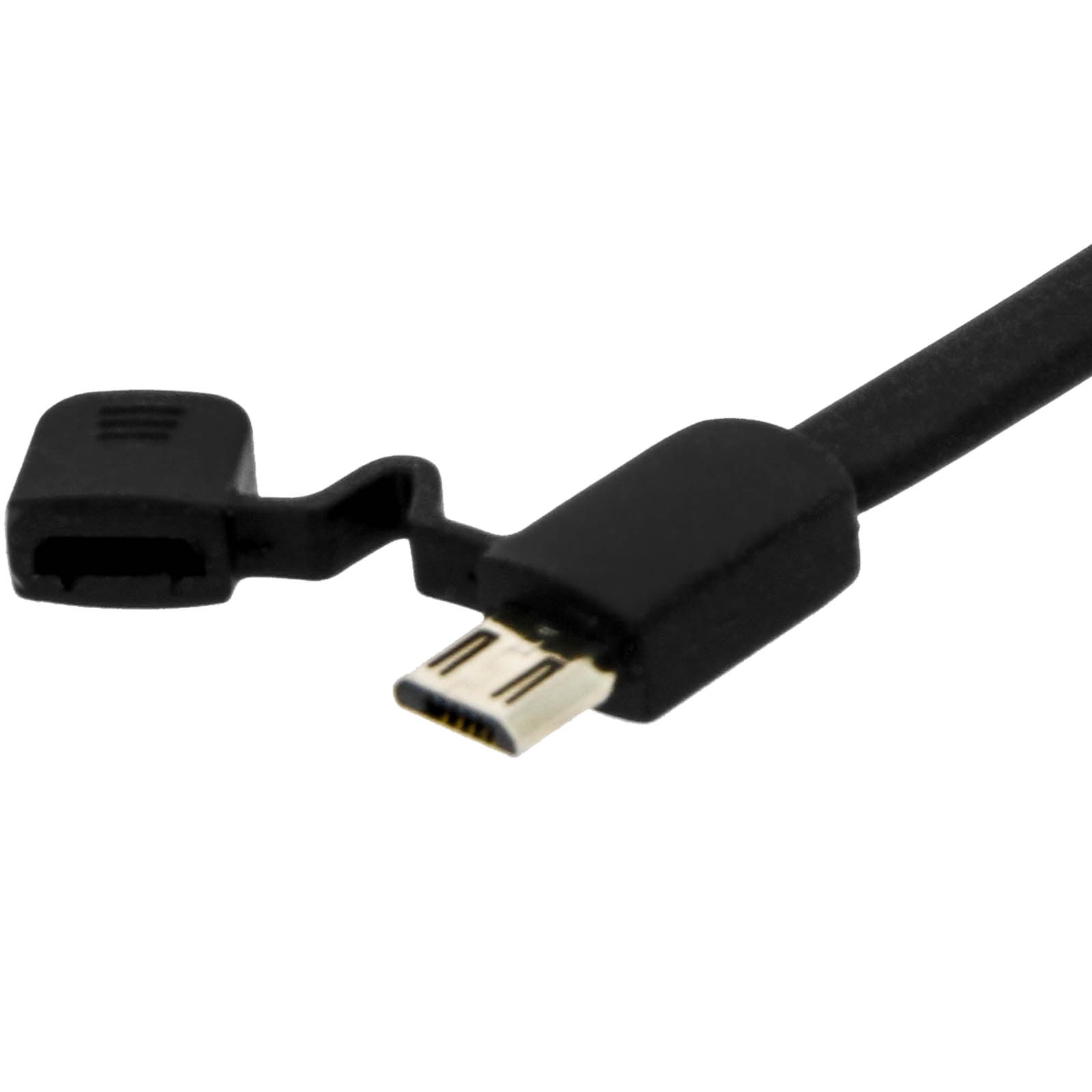 Un cavo USB nero con connettore micro-USB, incluso un coperchio protettivo. Lo sfondo è bianco.