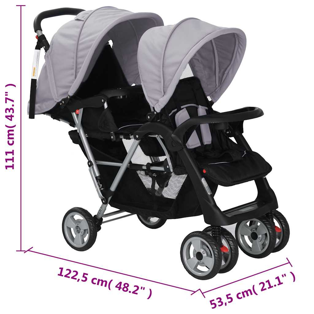 Ein Doppelkinderwagen mit grauen Verdecken, schwarzen Sitzen und silbernem Rahmen. Abmessungen: 111 cm, 122,5 cm und 53,5 cm.