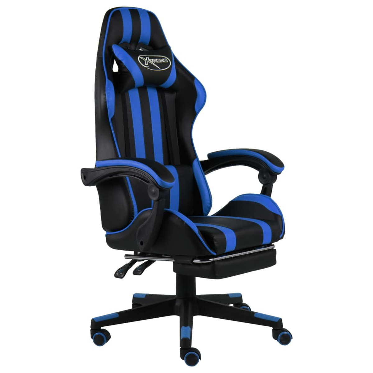 Gaming-Stuhl mit schwarz-blauem Design. Er hat eine hohe Rückenlehne, Armlehnen und eine Fußstütze. Rollen und Verstellhebel sind sichtbar.