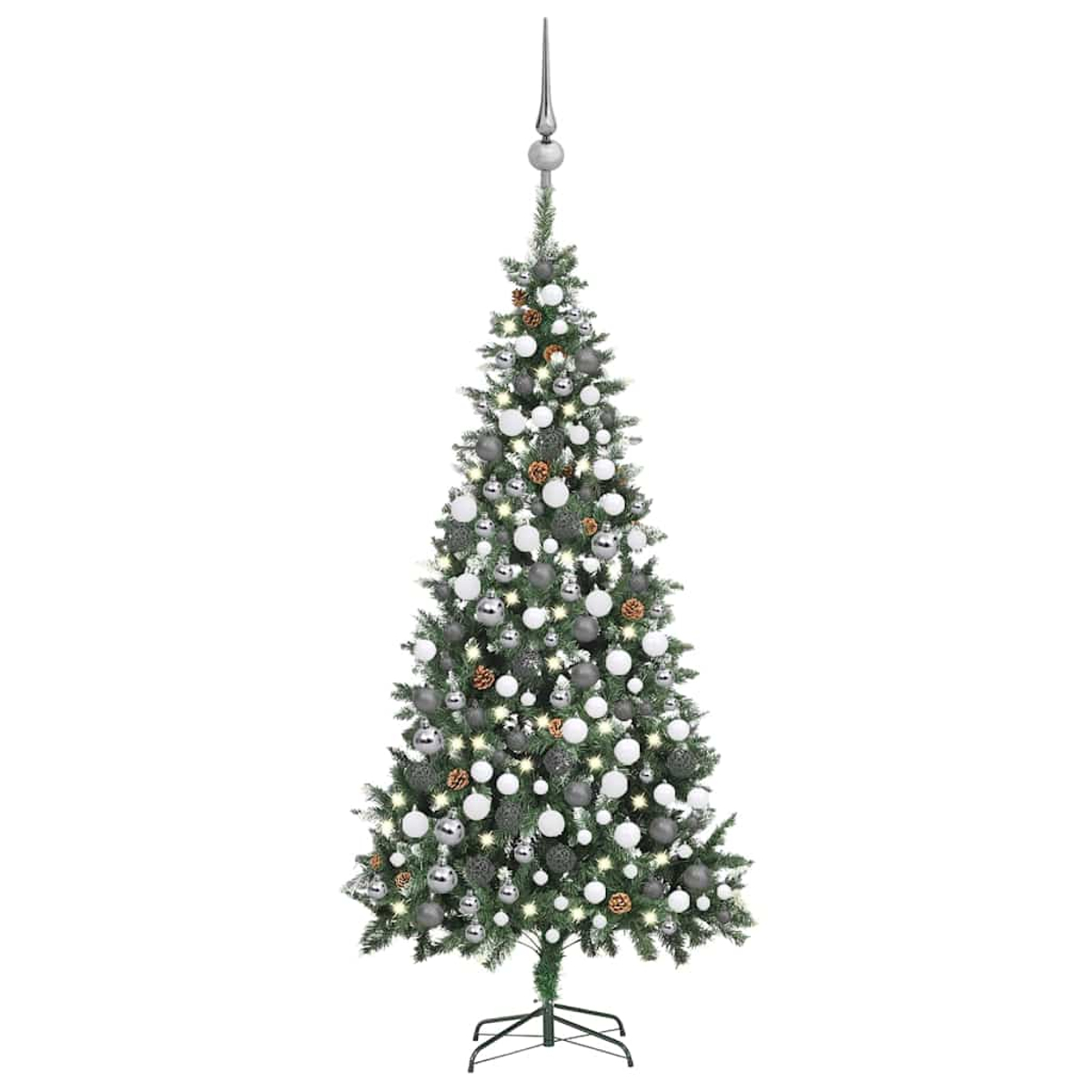 Ein geschmückter Weihnachtsbaum mit Ornamenten, Lichtern und Tannenzapfen. Er hat eine silberne Baumspitze und steht auf einem Metallständer.