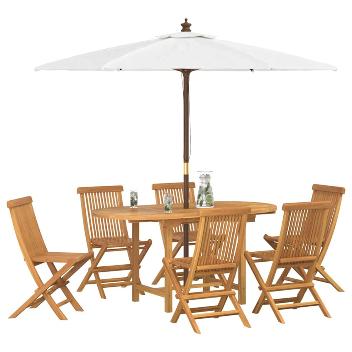 Holz-Terrassenset mit rundem Tisch, sechs Stühlen und weißem Sonnenschirm. Getränke stehen auf dem Tisch.