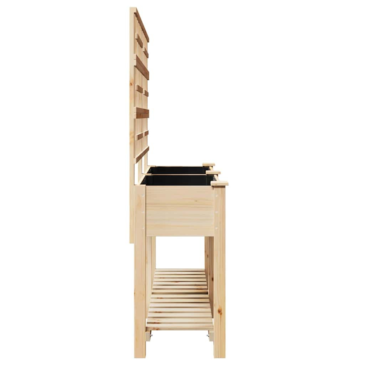 Fioriera in legno con due contenitori neri. Ha un traliccio sul retro e un ripiano a doghe in basso. Legno chiaro.