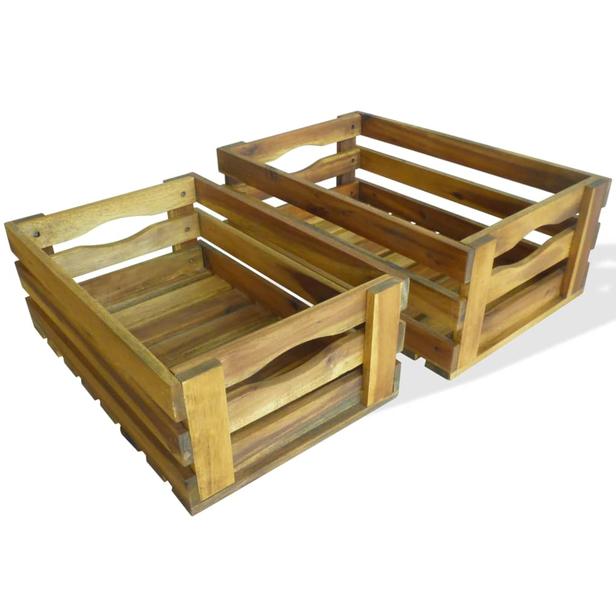 Zwei Holzkisten, eine kleiner als die andere, stehen auf weißem Untergrund. Beide sind braun mit sichtbarer Holzmaserung und gebogenen Seiten.