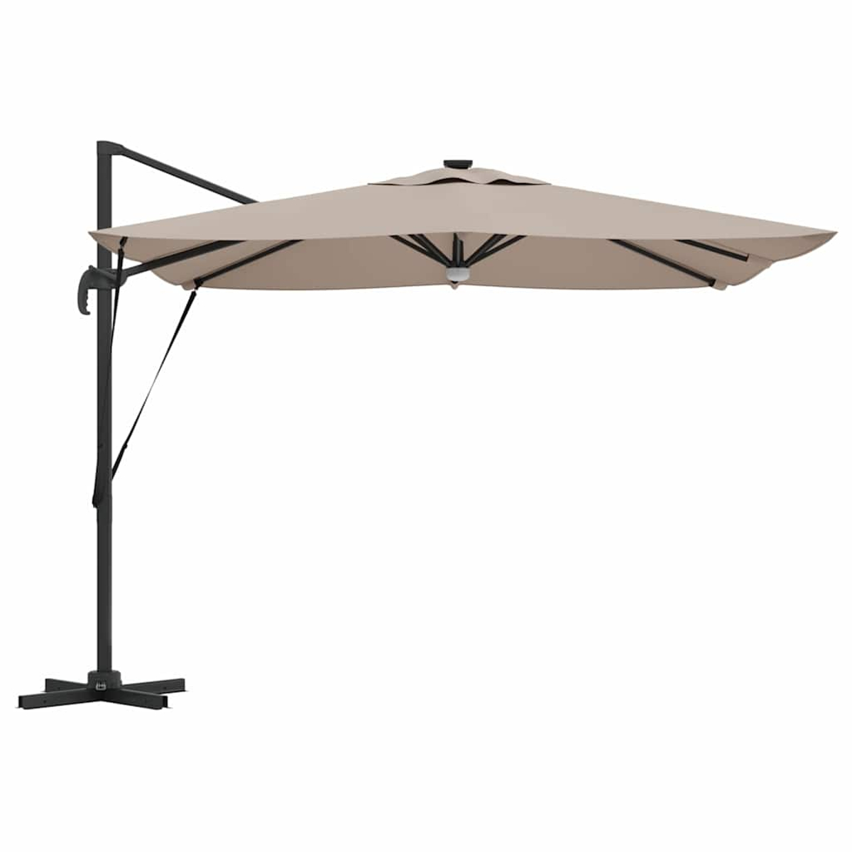 Un ombrellone da patio a sbalzo beige. Il telaio è nero e la base a forma di croce. Lo sfondo è bianco.