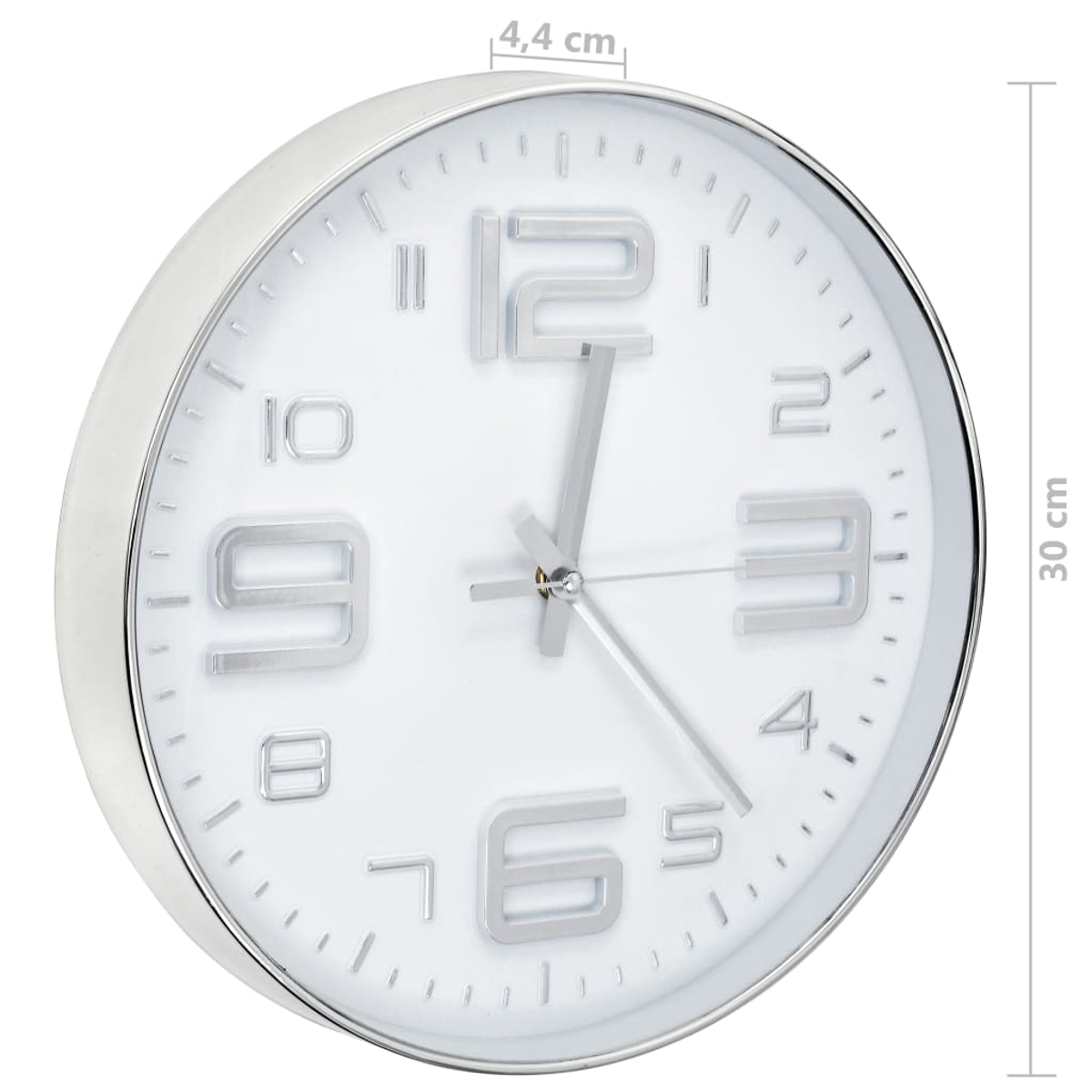Un orologio da parete bianco con numeri e lancette argentate. L'orologio indica che sono circa le 12:20. Le dimensioni sono 30 cm.