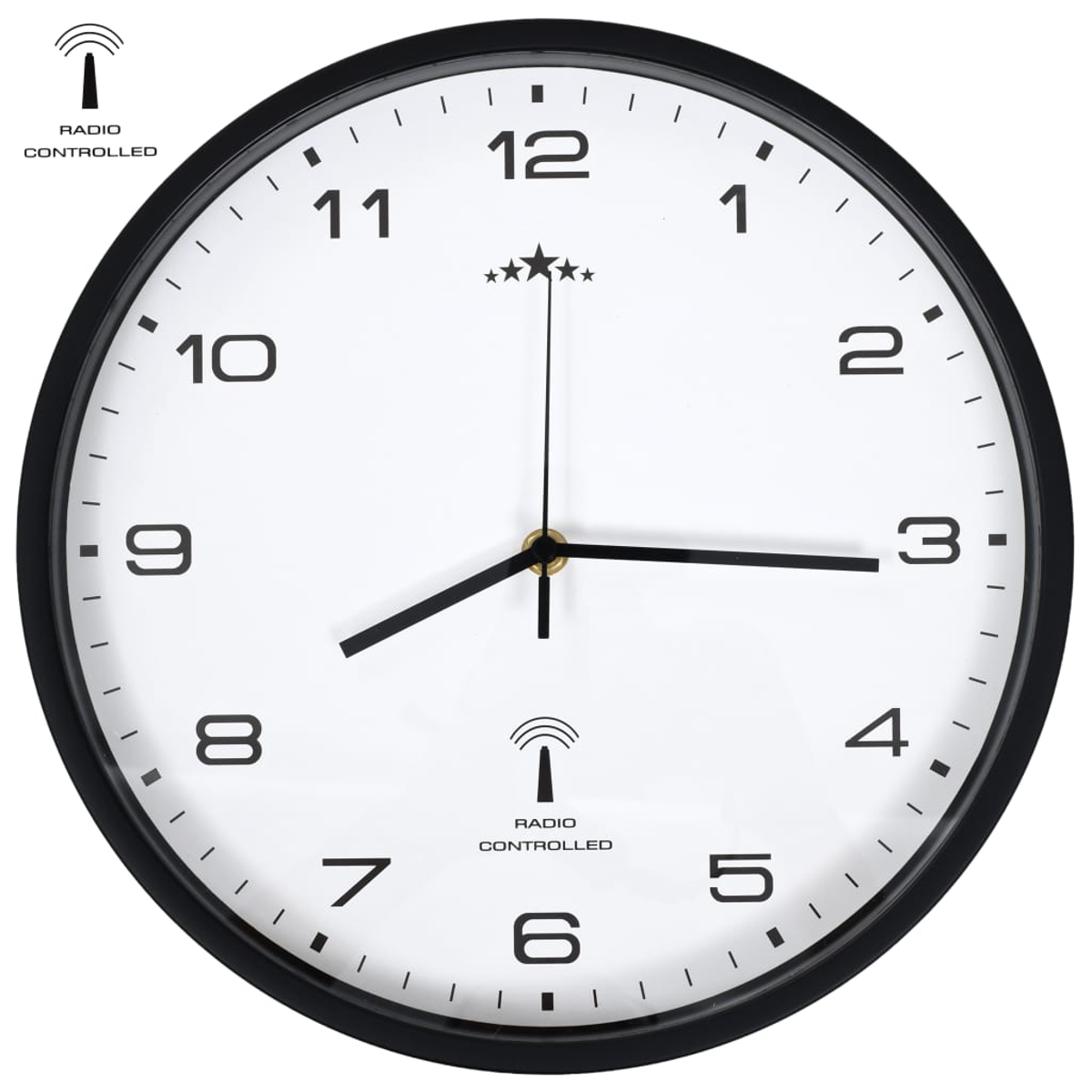 Eine runde Uhr mit schwarzem Rahmen, weißem Zifferblatt und schwarzen Ziffern. Die Zeiger zeigen auf 7:15 Uhr. Text sagt 'Funkgesteuert'.