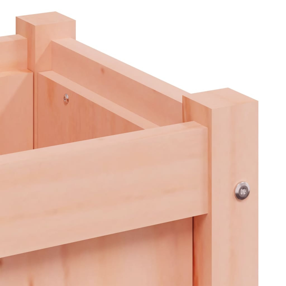 Nahaufnahme einer Holzkonstruktion in hellbrauner Farbe. Balken, Eckpfosten und eine Metallschraube sind sichtbar. Schlichter weißer Hintergrund.