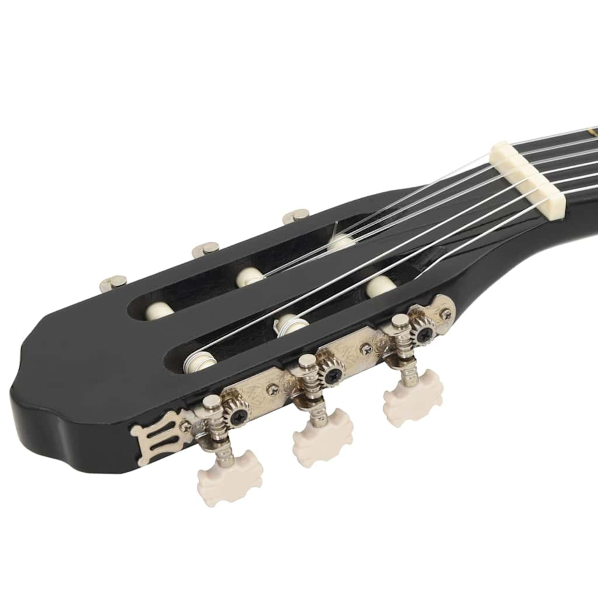 Nahaufnahme einer schwarzen Gitarrenkopfplatte mit weißen Stimmwirbeln und Saiten. Der Hintergrund ist schlicht weiß.