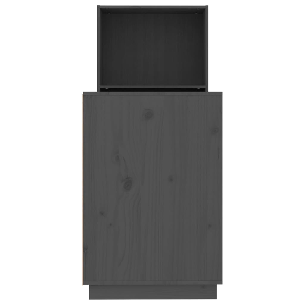 Ein grauer Holzschrank mit einem oberen Regal. Der Schrank hat sichtbare Holzmaserung. Der Hintergrund ist weiß.