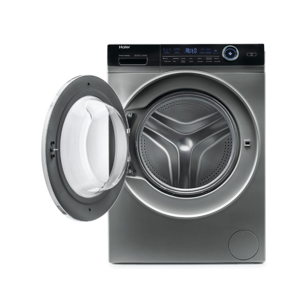 Una lavadora Haier gris con la puerta abierta, mostrando el tambor. El panel de control es visible en la parte superior.