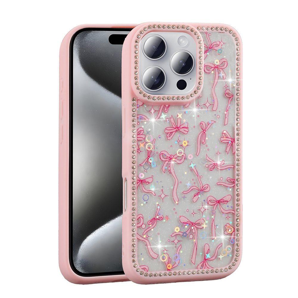 Yay ve yapay elmaslarla pembe bir telefon kılıfı. Kılıf bir telefonda. Arka plan beyaz.