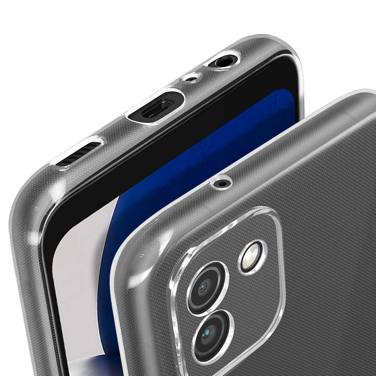 Primer plano de dos fundas transparentes para teléfonos. Una muestra las lentes de la cámara, la otra el borde del teléfono con puertos.