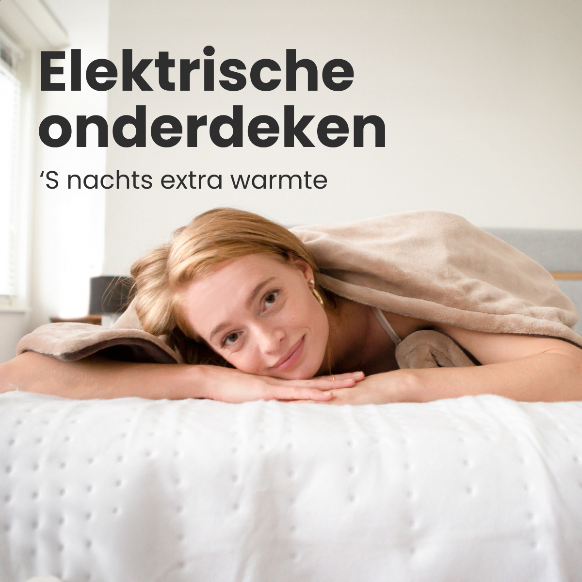 Een vrouw ligt op een bed, bedekt met een deken. Bovenstaande tekst luidt 'Elektrische onderdeken', 'S nachts extra warmte'.