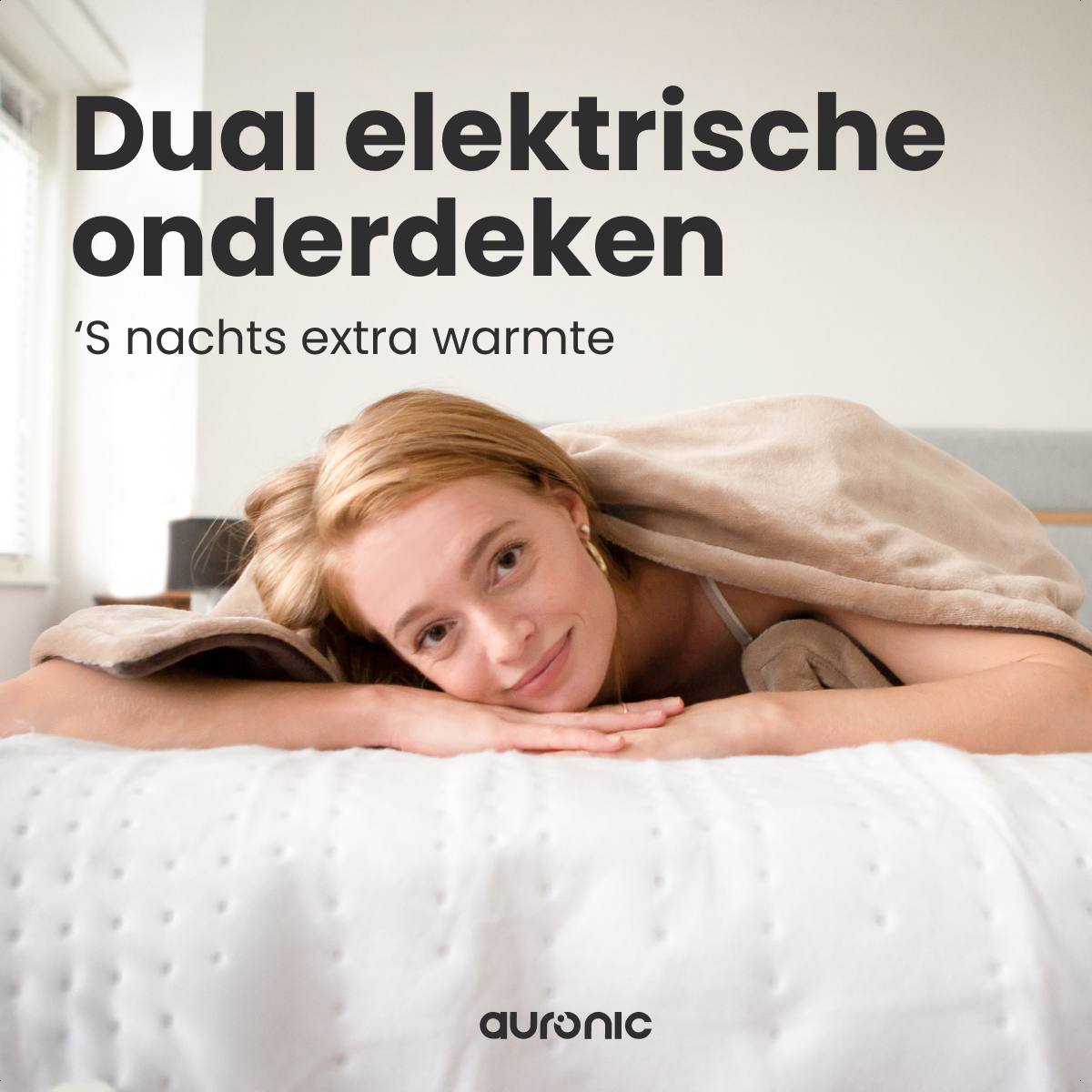 Een vrouw ligt op een bed, bedekt met een beige deken. De tekst 'Dual elektrische onderdeken' staat erboven. Het merk 'auronic' staat onderaan.