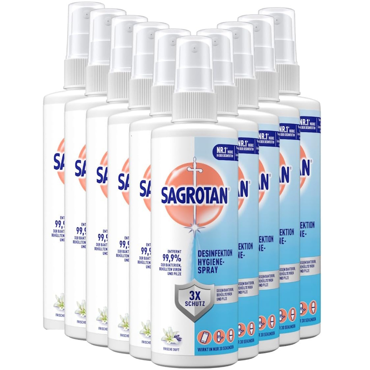 Mehrere Flaschen Sagrotan-Desinfektionsspray, weiße Flaschen mit blauen und orangefarbenen Etiketten, mit weißen Sprühköpfen.