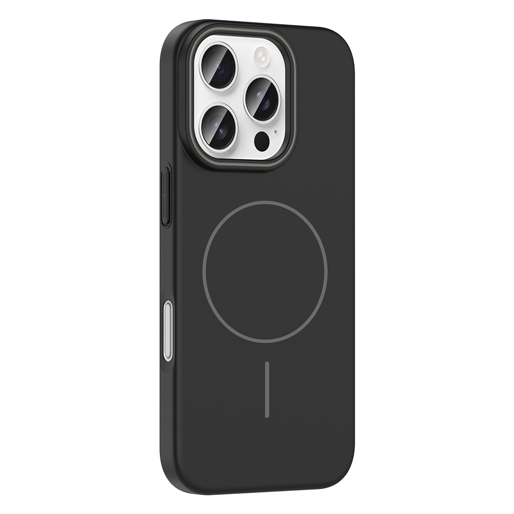 Siyah bir telefon kılıfı, kamera kesimi ve arka tarafta dairesel bir tasarıma sahip. Kılıf beyaz bir arka plan üzerinde.