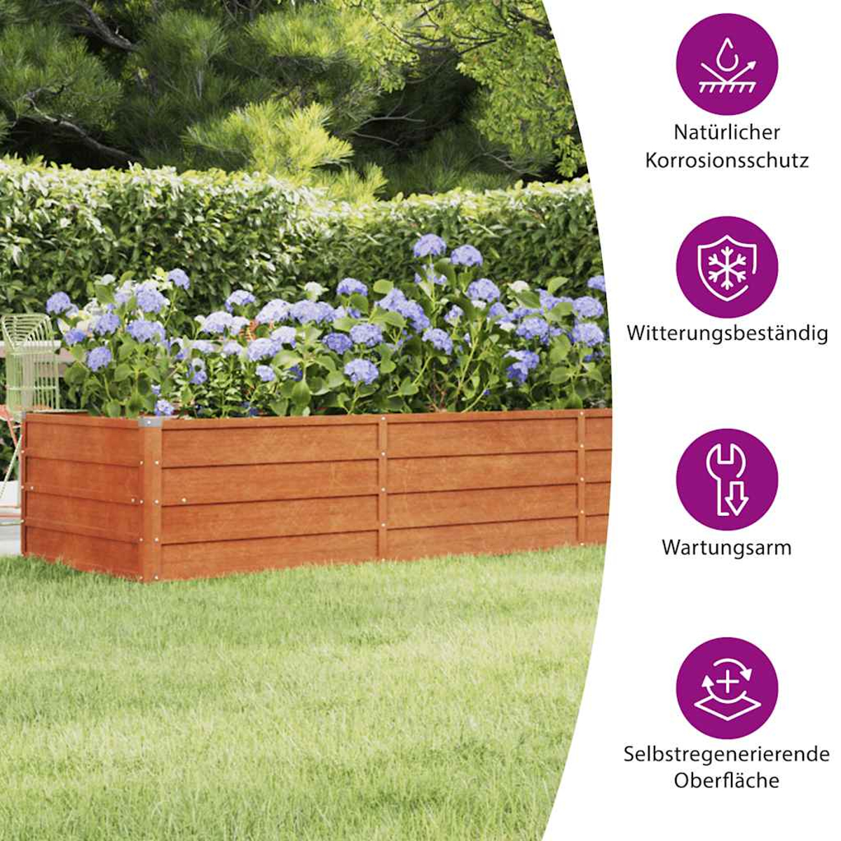 Holz-Pflanzkasten mit blauen Blumen, umgeben von grünem Gras und Büschen. Lila Symbole und deutscher Text rechts.