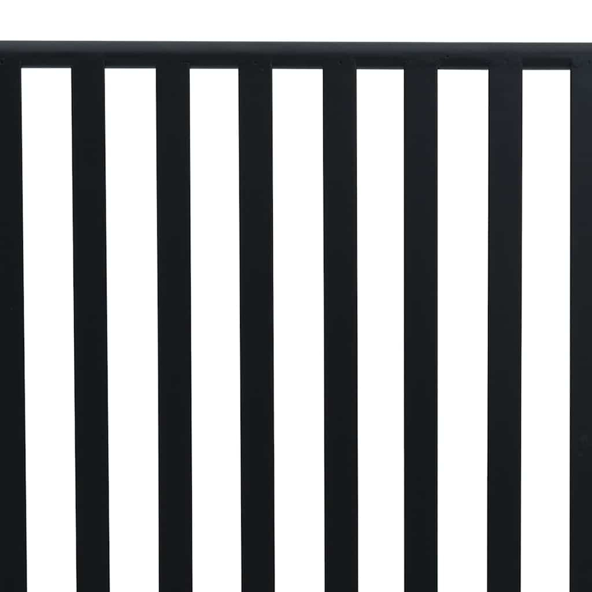 Vertikale schwarze Balken wechseln sich mit weißen Zwischenräumen ab und erzeugen ein Streifenmuster. Die Balken sind gleichmäßig verteilt.