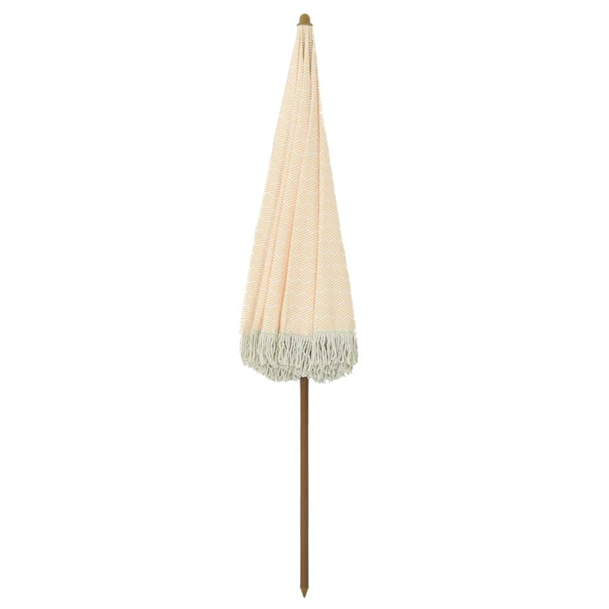 Un ombrellone chiuso con tettuccio color crema e palo di legno su sfondo bianco. Il tettuccio ha delle frange.