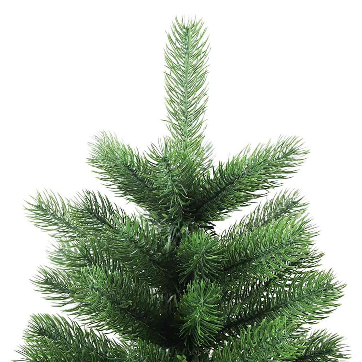 Nahaufnahme eines grünen künstlichen Weihnachtsbaums vor einem weißen Hintergrund.