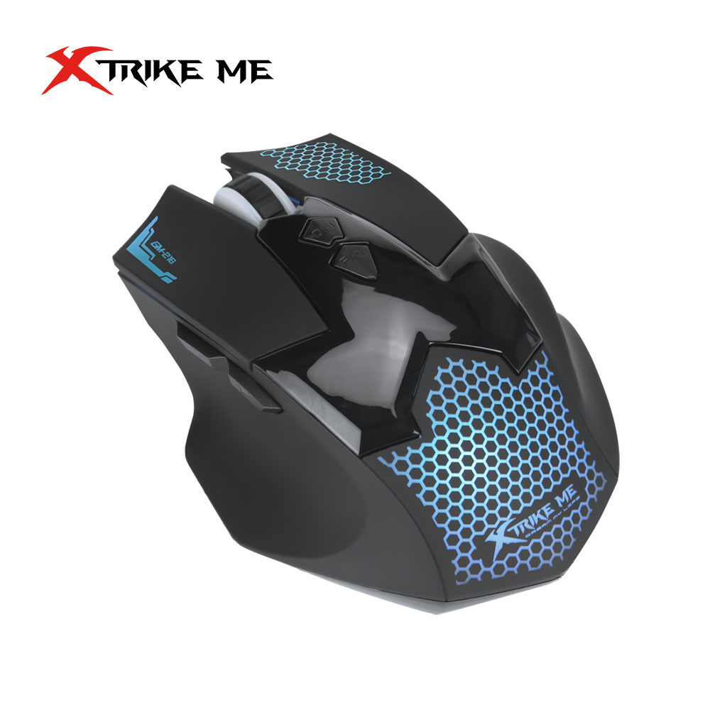 Ratón gaming negro con patrón hexagonal azul y logo 'STRIKE ME'. Tiene botones y rueda de desplazamiento. El ratón está sobre fondo blanco.