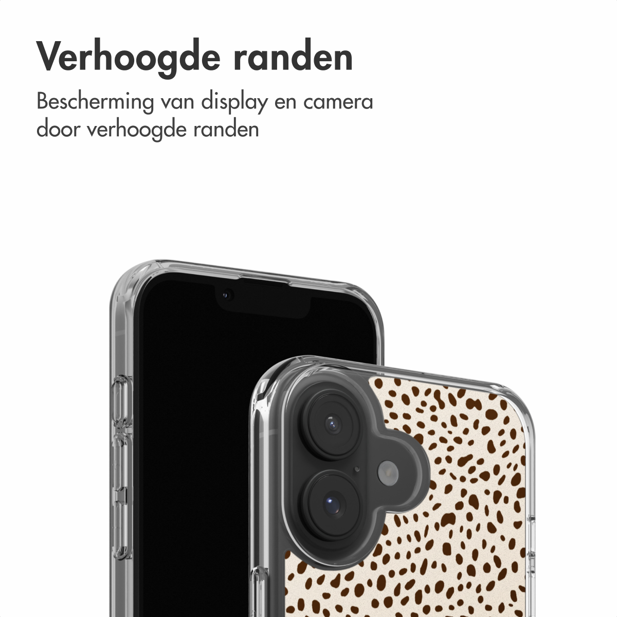 Een smartphone in een doorzichtige hoes wordt getoond. De hoes heeft een beige en bruin dierenprint design. Verhoogde randen voor scherm- en camerabescherming.