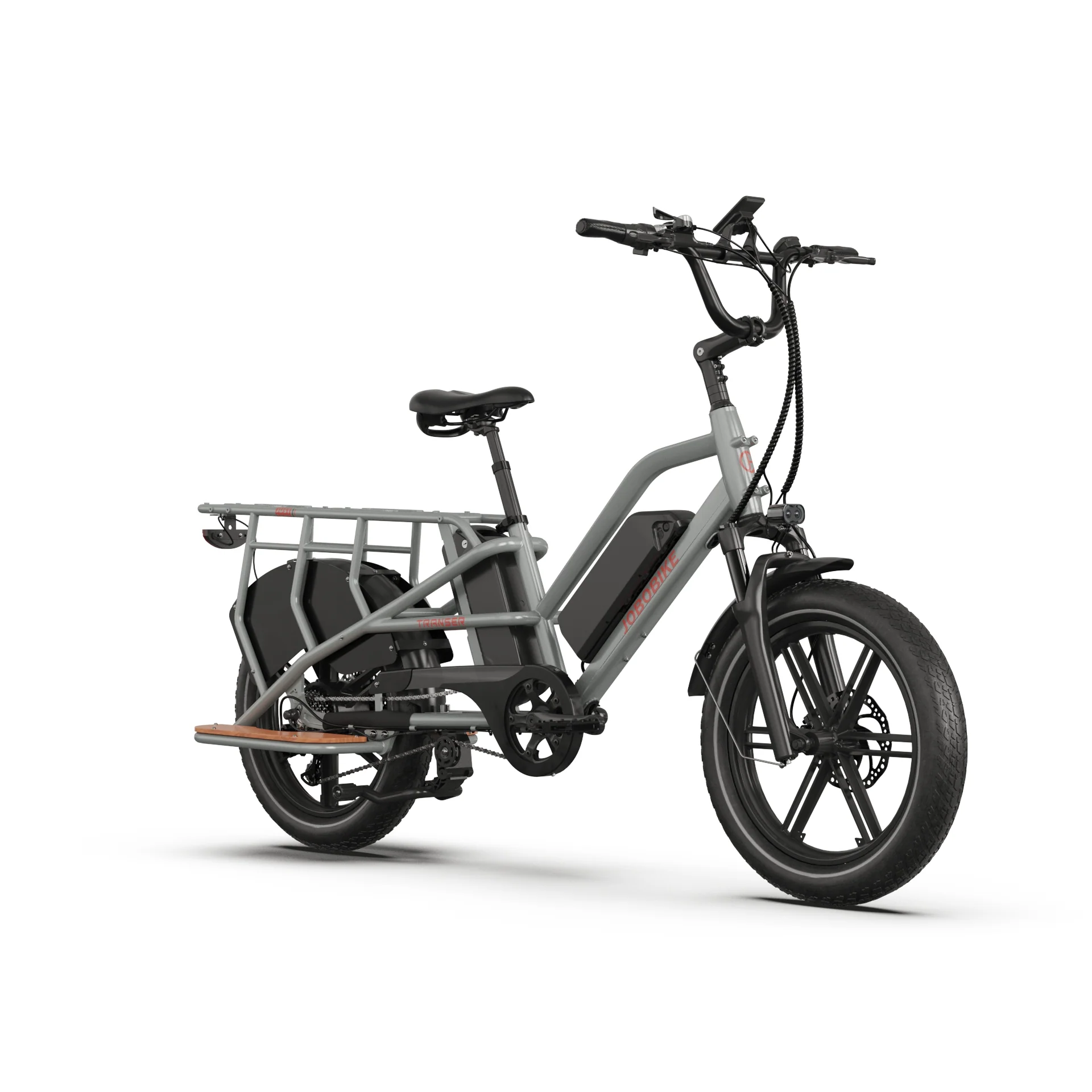 Szary rower elektryczny z czarnymi oponami, siodełkiem i kierownicą, bagażnikiem i drewnianą platformą. Białe tło.