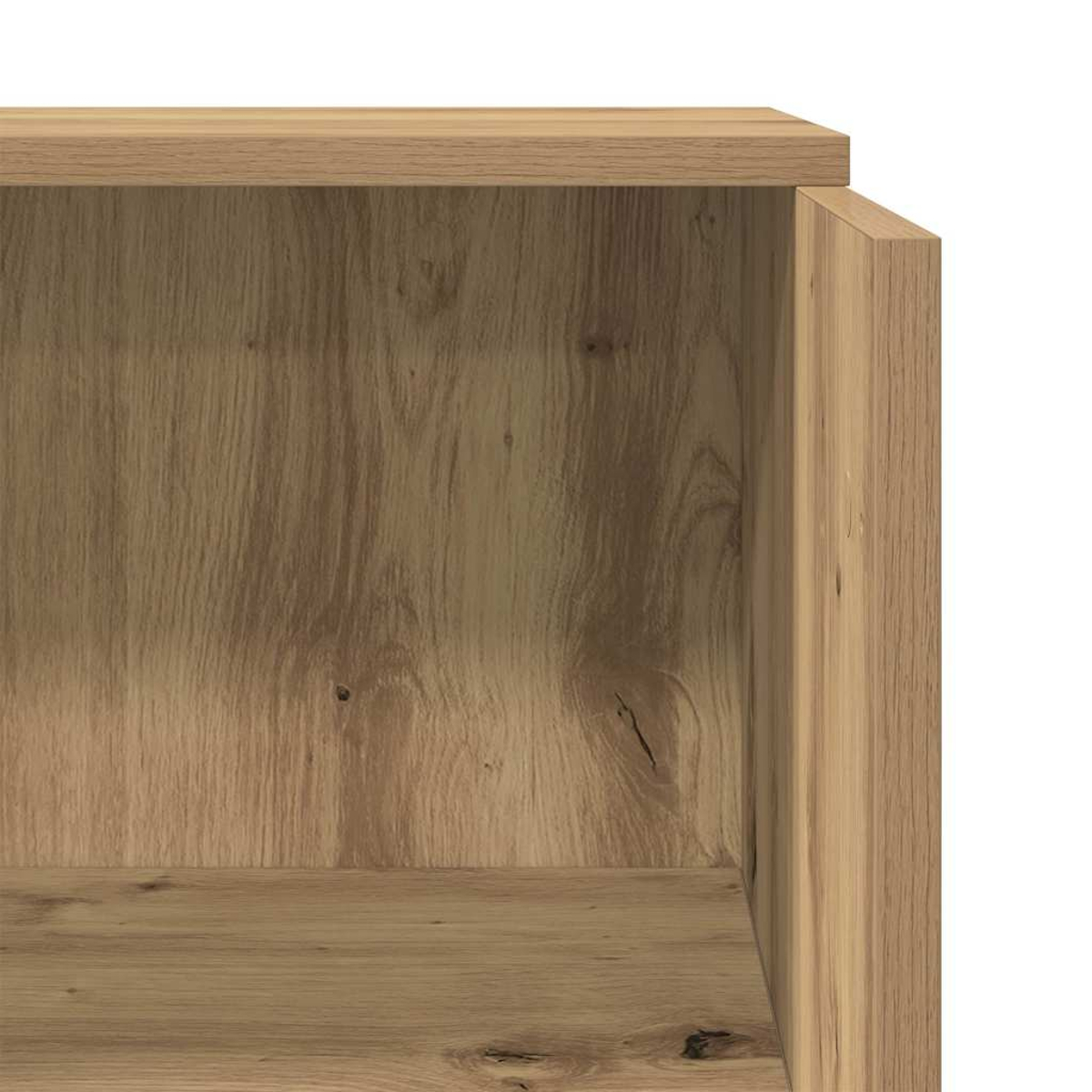 Nahaufnahme einer Holzkastenecke, die die Maserung des Holzes in hellbraunen Farbtönen zeigt. Der Schrank hat eine kastenförmige Gestalt.