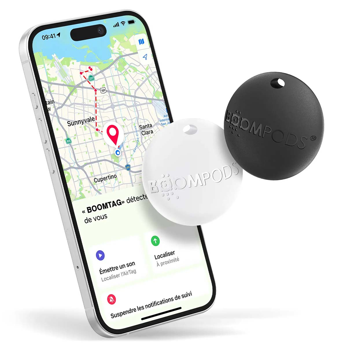 iPhone wyświetla mapę ze szpilką. Dwa trackery BoomPods, biały i czarny, znajdują się obok telefonu.