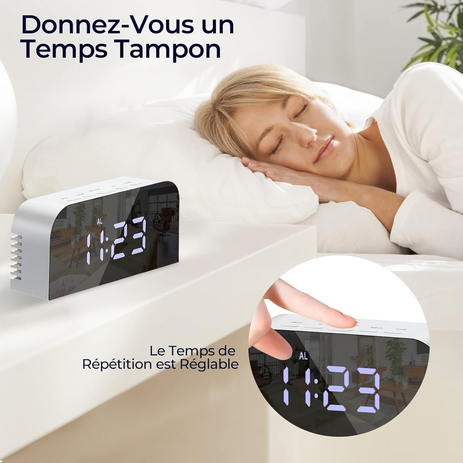 Eine Frau schläft auf einem weißen Kissen. Ein weißer digitaler Wecker zeigt 11:23 Uhr. Ein Finger drückt eine Taste am Wecker.