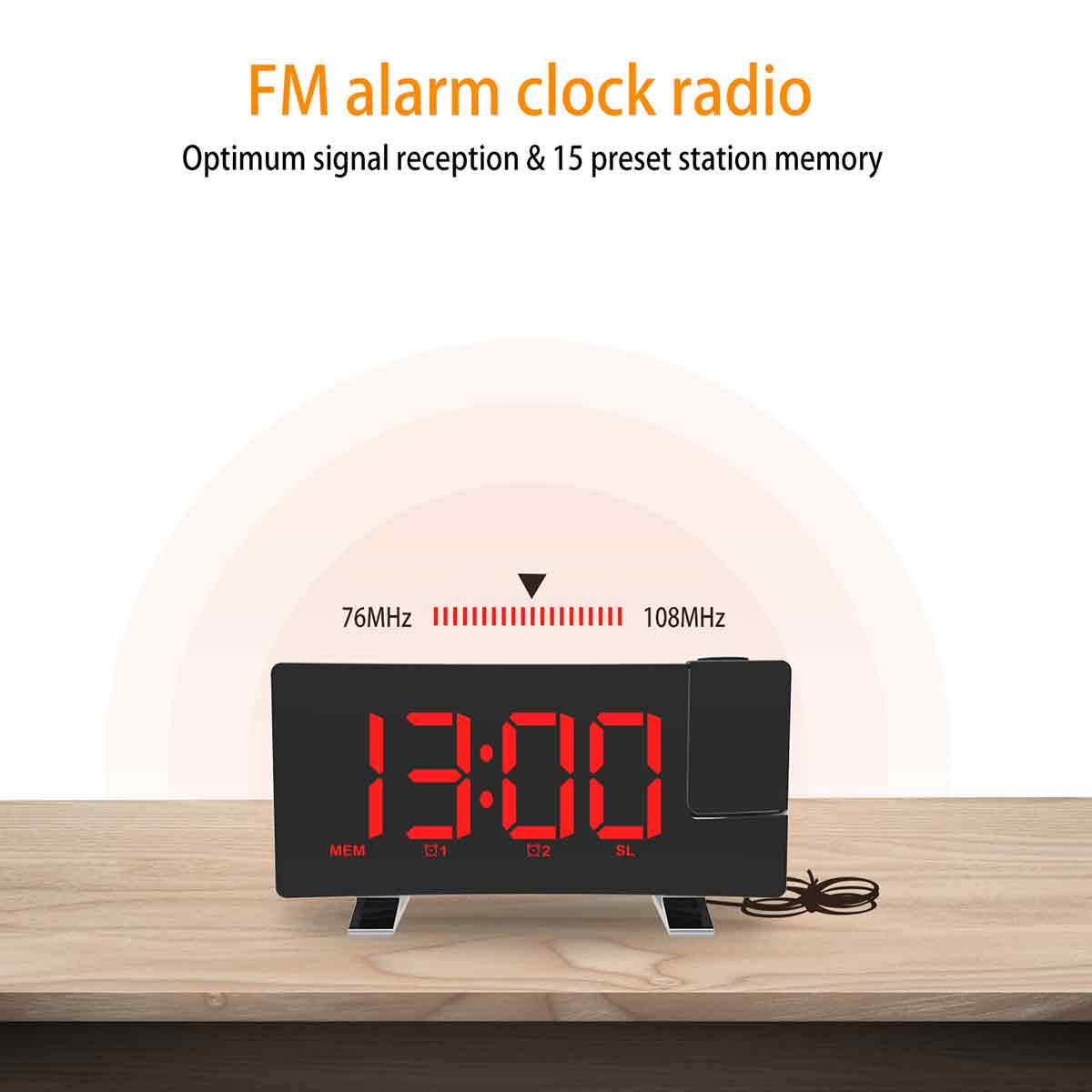 Ein UKW-Radiowecker zeigt die Uhrzeit 13:00 Uhr. Er ist schwarz mit roten Ziffern. Im Vordergrund befindet sich ein Holztisch.