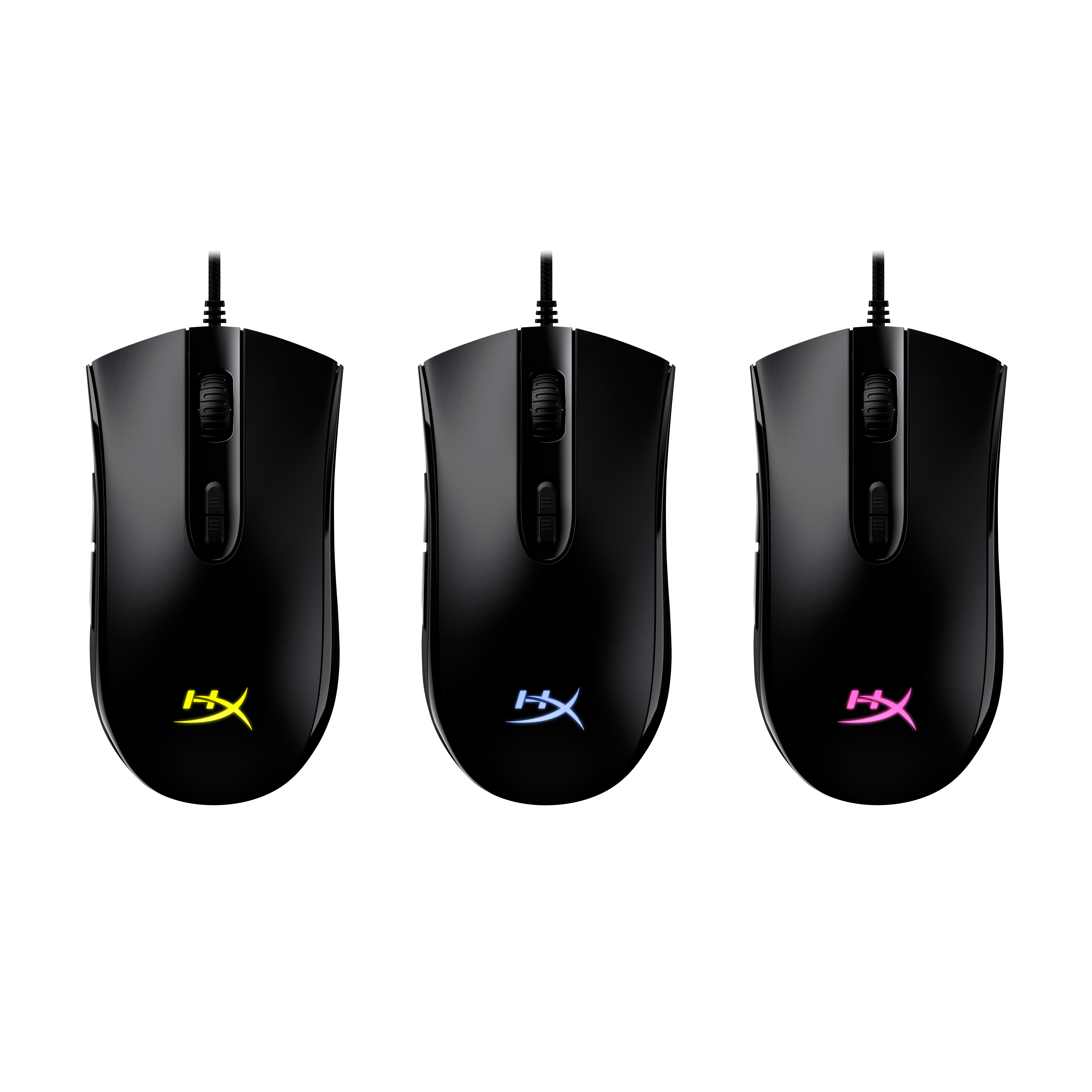 Drie zwarte computermuizen met verlichte logo's. Elke muis heeft een andere kleur: geel, blauw en roze, tegen een witte achtergrond.