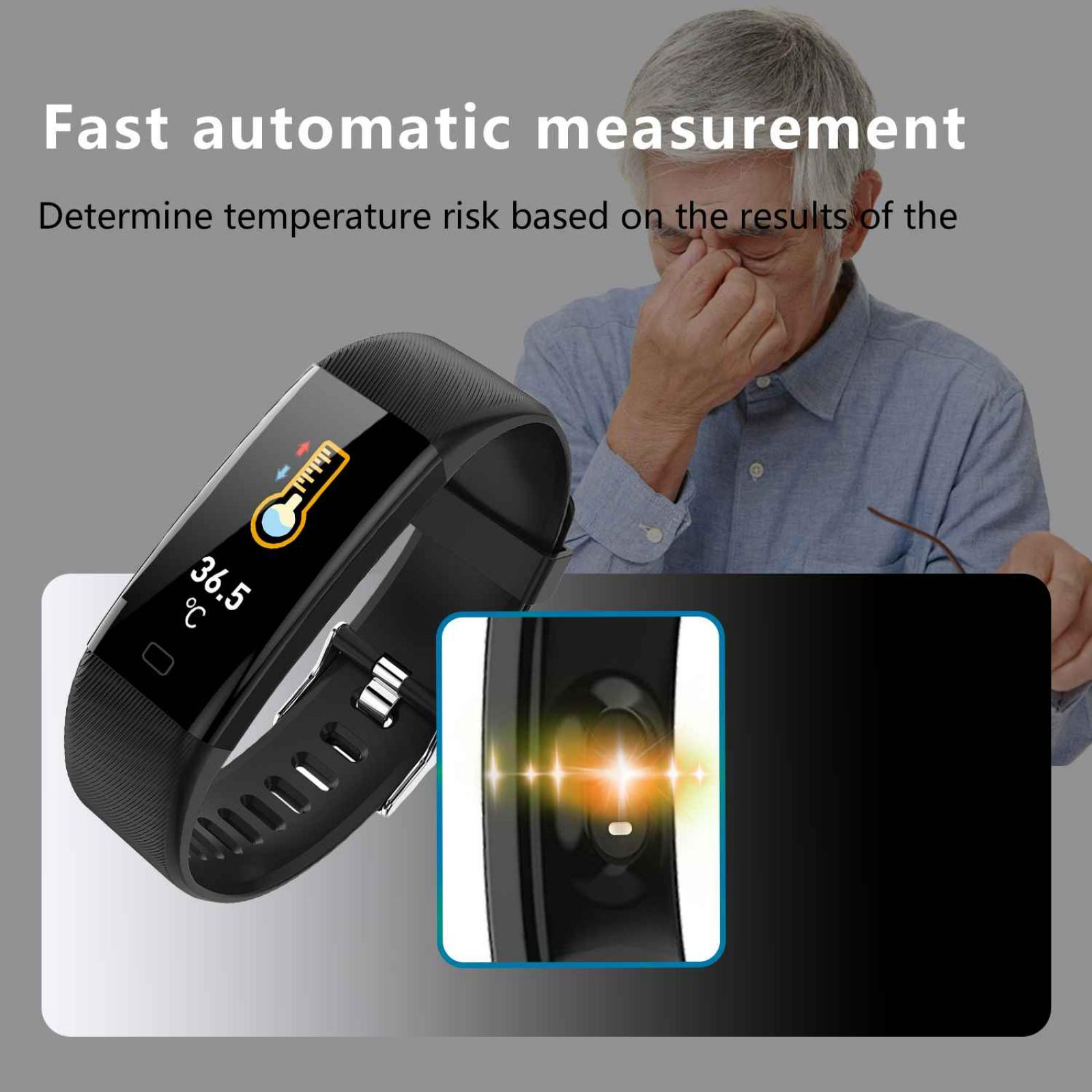 Schwarzes Smartband mit 36,5°C. Mann im Hintergrund berührt sein Gesicht. Text: Schnelle automatische Messung.