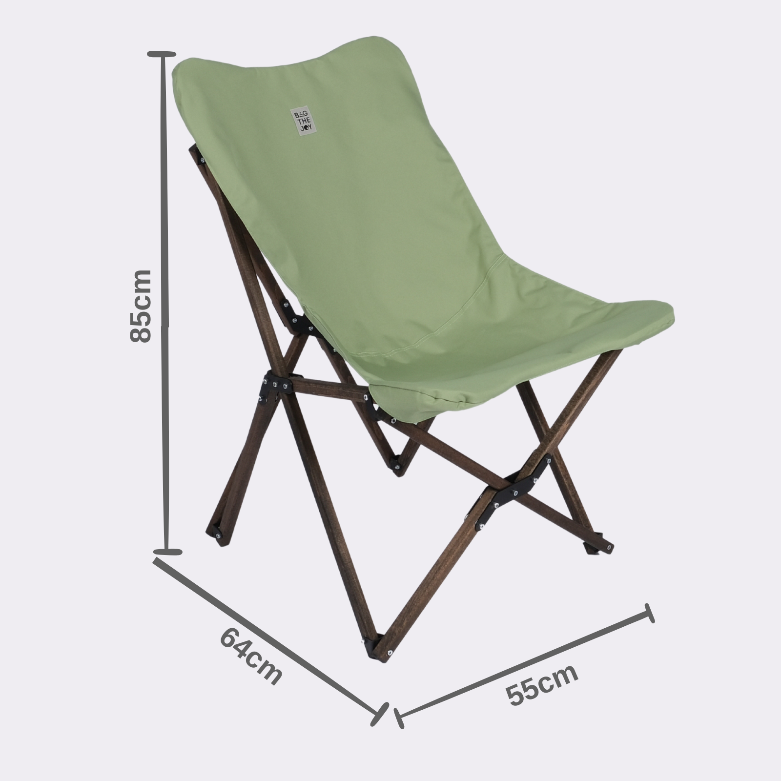 Ahşap çerçeveli yeşil katlanır sandalye. Ölçüler: 85cm yükseklik, 64cm genişlik, 55cm derinlik. 'Bag The Joy' logosu.