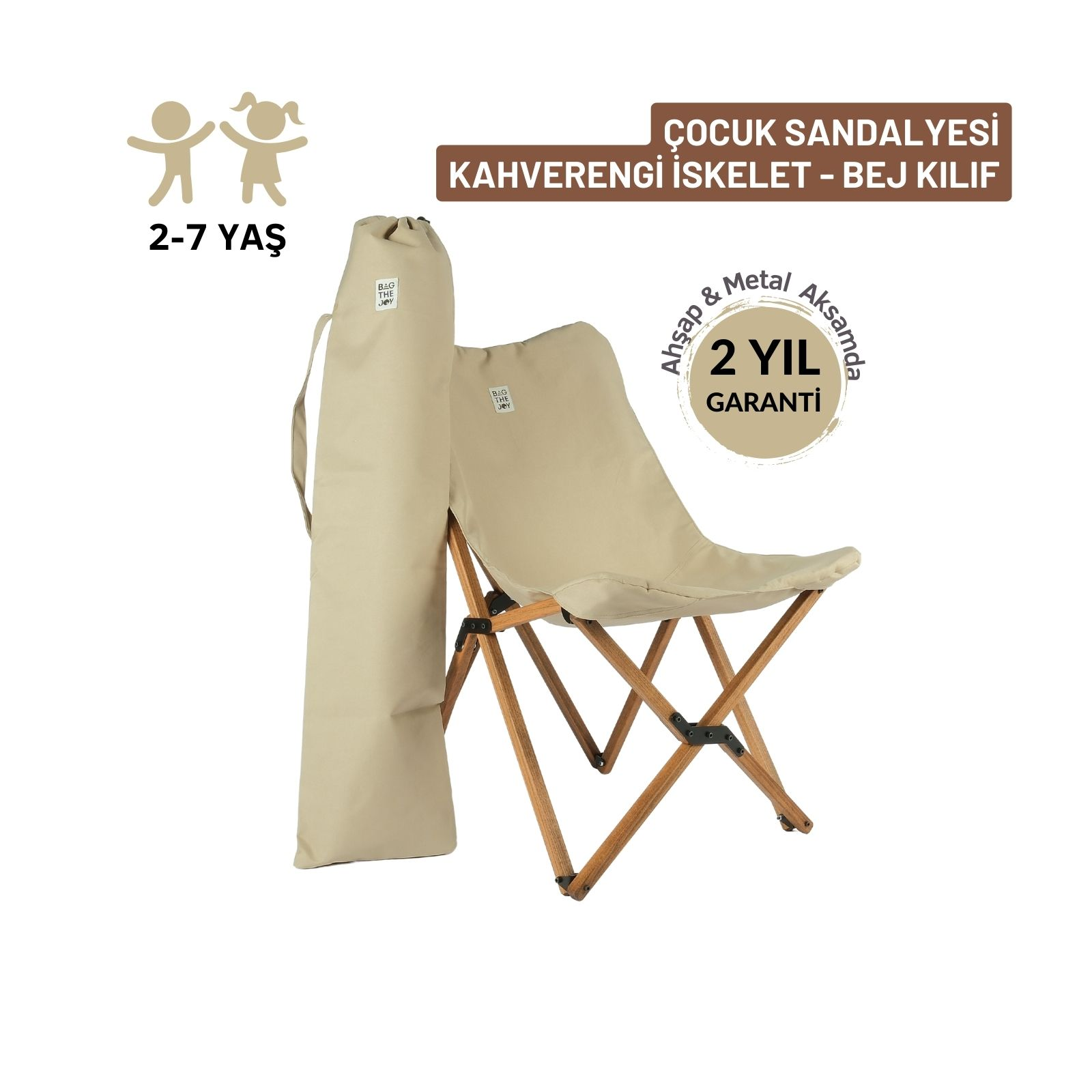Çocuklar için bej katlanır sandalye, taşıma çantasıyla. Ahşap çerçeve ve bej kumaş. 2-7 yaş.