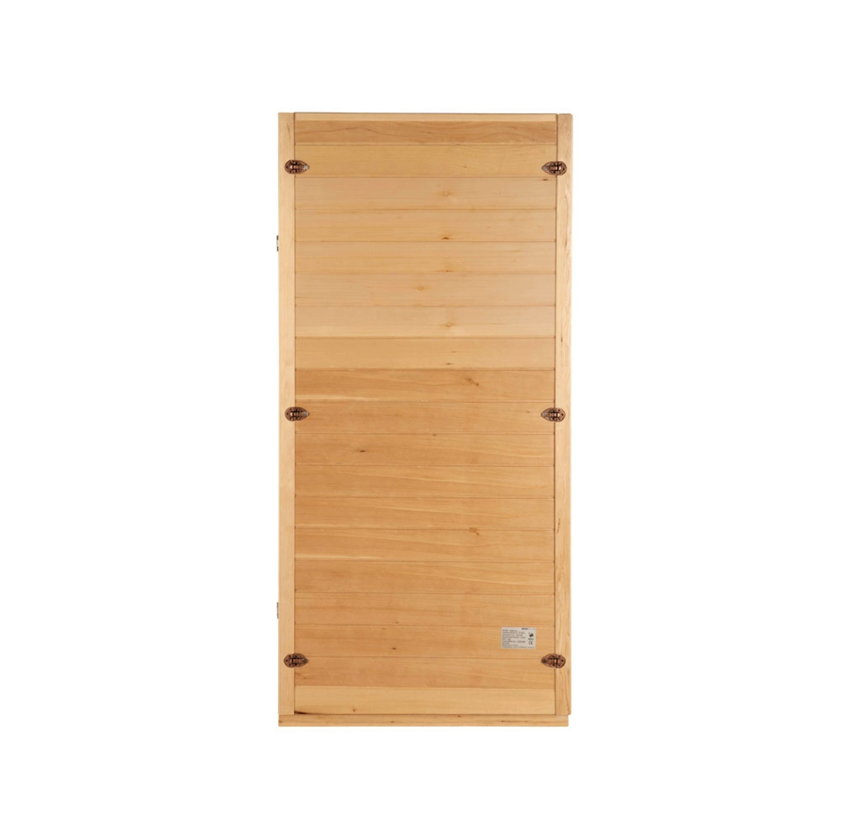 Eine Saunatür aus hellem Holz mit horizontalen Brettern, Metallscharnieren und einem Etikett. Isoliert auf weißem Hintergrund.