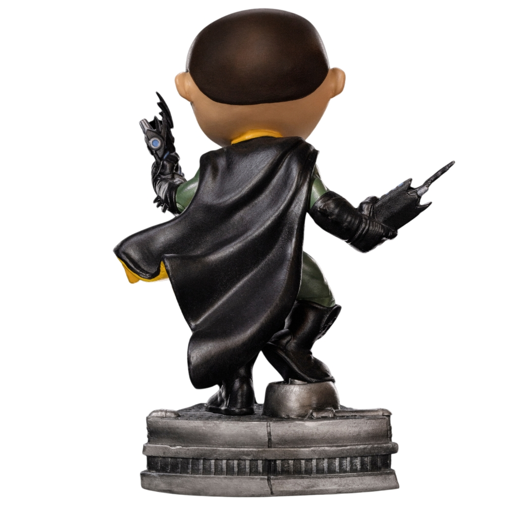 Una statuetta di Robin vista da dietro. Indossa un mantello nero, stivali neri e un abito verde. È su una base d'argento.