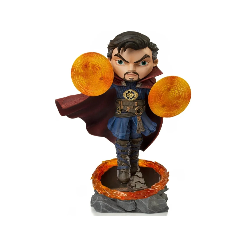 Statuetta di Doctor Strange con scudi energetici luminosi, in piedi su una piattaforma infuocata, con un abito blu e rosso.