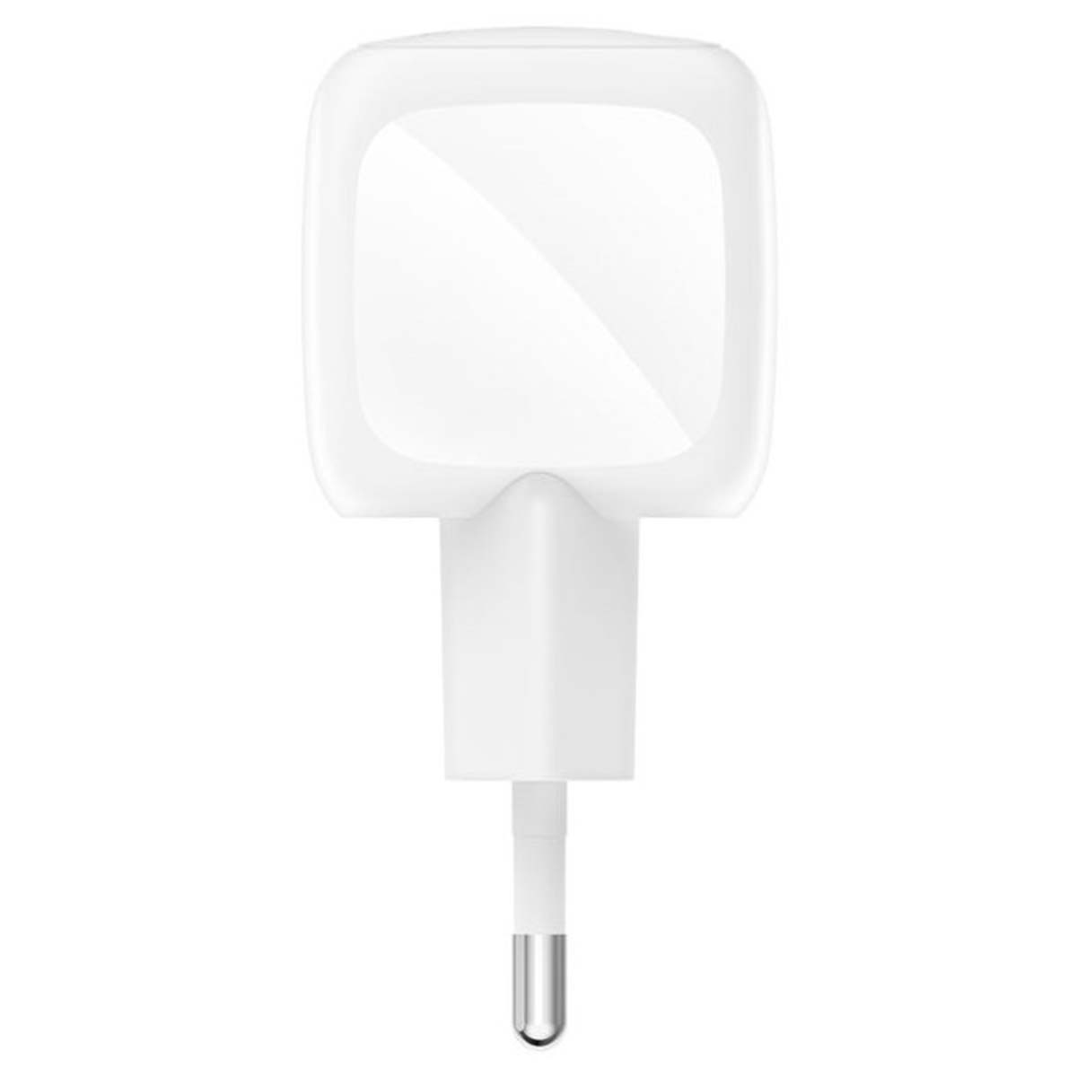 Un caricabatterie bianco con una parte superiore quadrata e una spina a due poli. Il caricabatterie è su sfondo bianco.