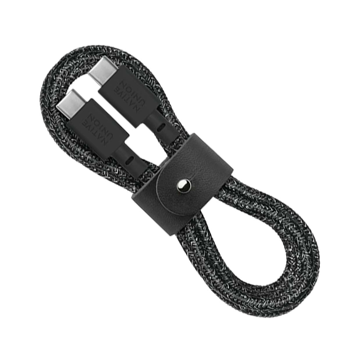 Un cavo USB-C intrecciato nero e grigio con un cinturino in pelle nera. Il cavo riporta le parole 'NATIVE UNION' sui connettori.