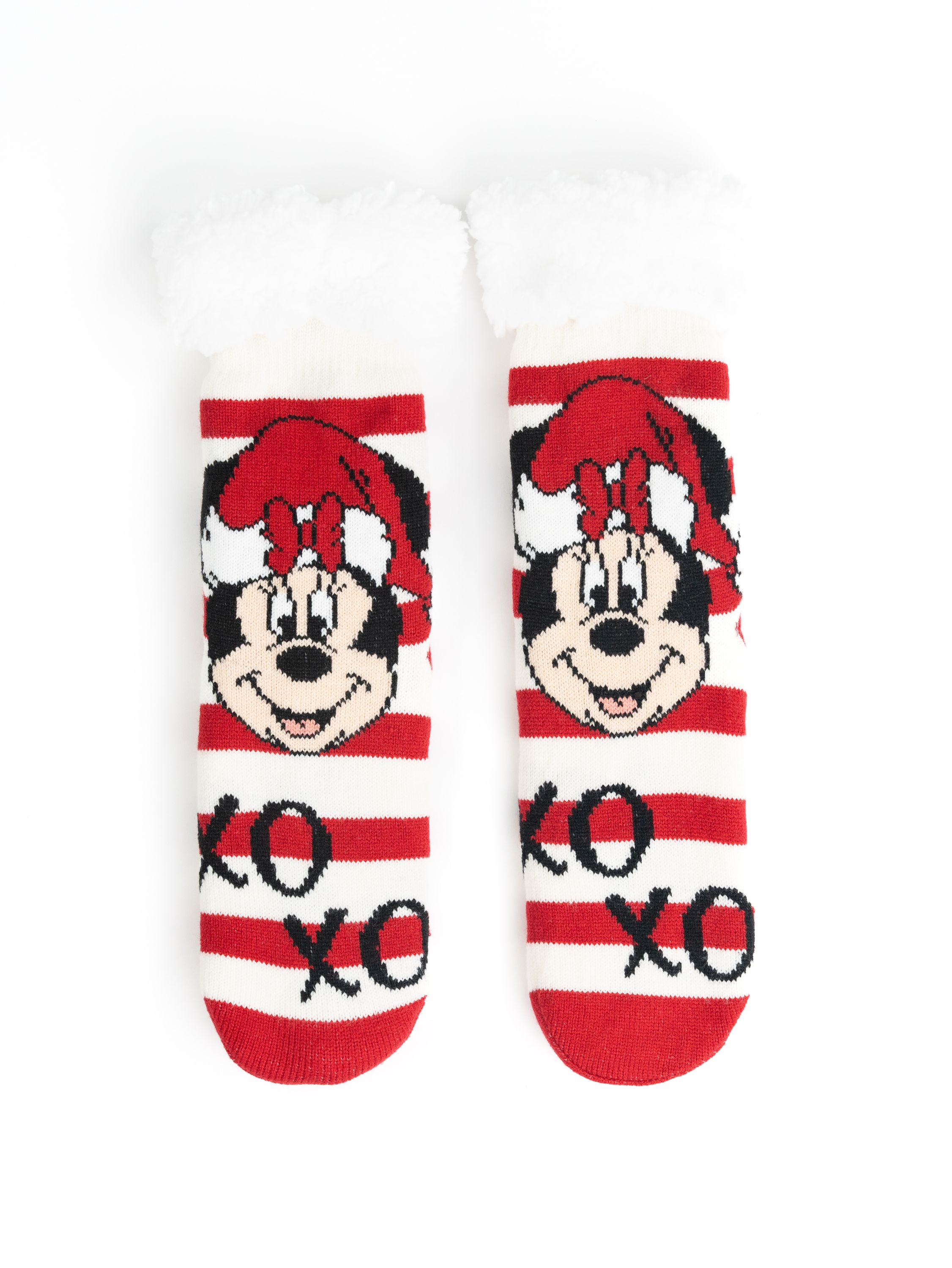 Zwei Socken mit Minnie-Maus-Gesichtern. Rot-weiß gestreiftes Muster. Weiße, flauschige Oberteile. XO-Buchstaben.