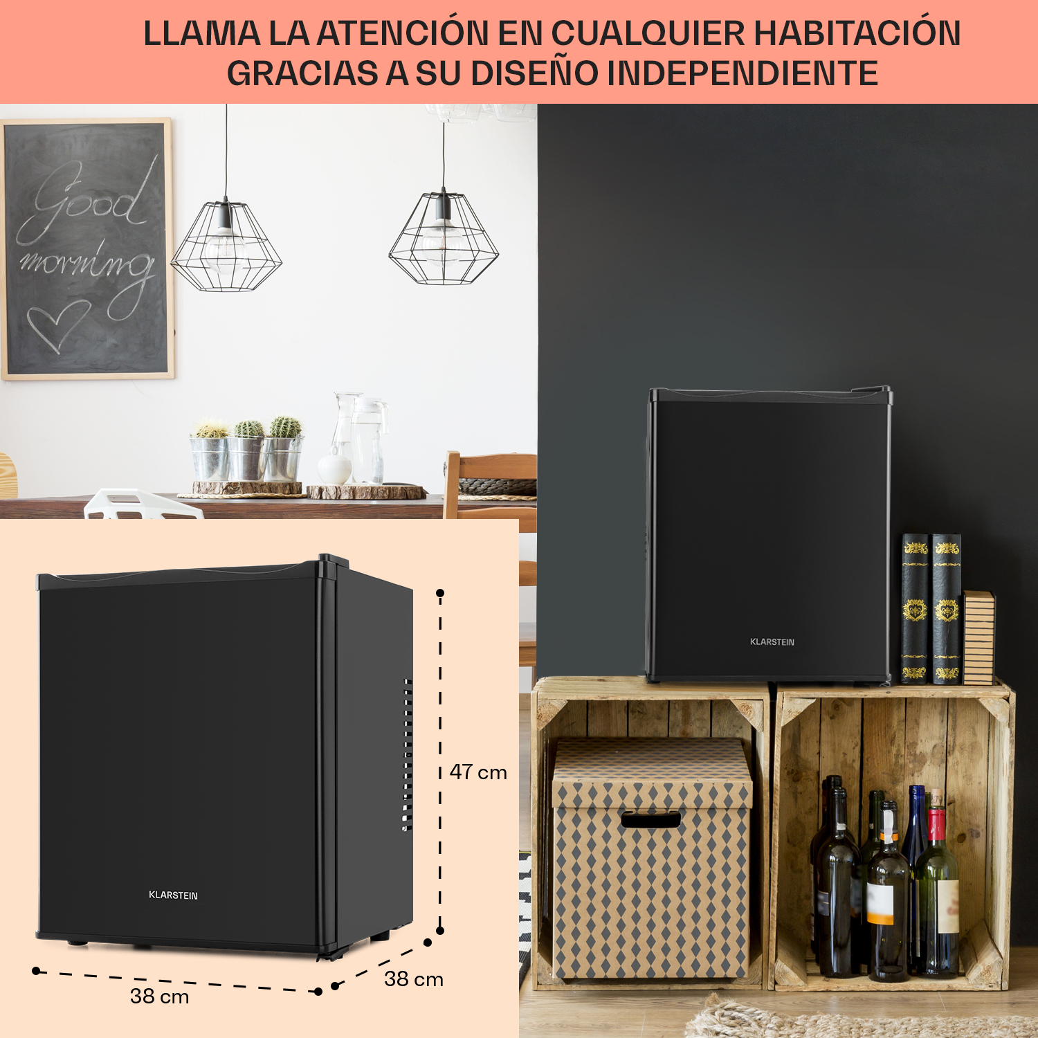 Ein schwarzer Mini-Kühlschrank wird gezeigt. Das Bild zeigt eine Tafel, einen Esstisch und dekorative Kisten mit Flaschen und Büchern.