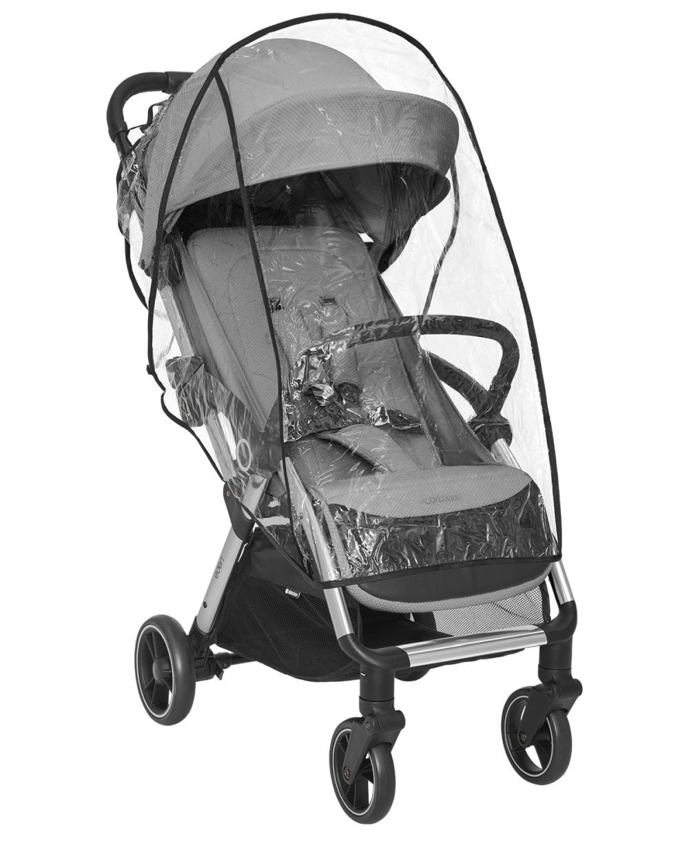Ein grauer Kinderwagen mit einer durchsichtigen Regenhaube. Der Kinderwagen hat schwarze Räder und einen schwarzen Griff. Der Sitz ist grau.