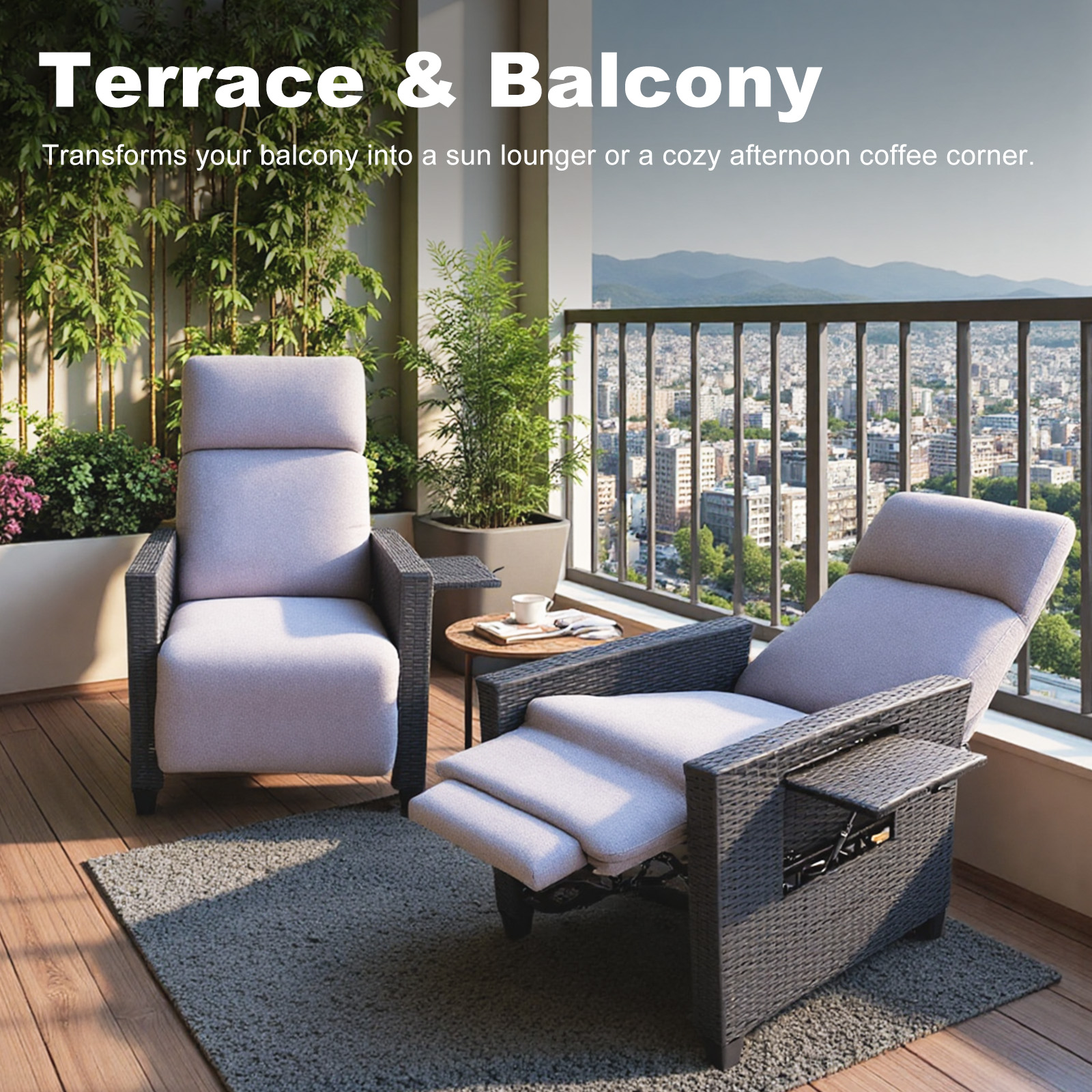 Escena de balcón con dos sillones grises, alfombra, mesa, plantas y vista de la ciudad. Texto: Terraza y Balcón.