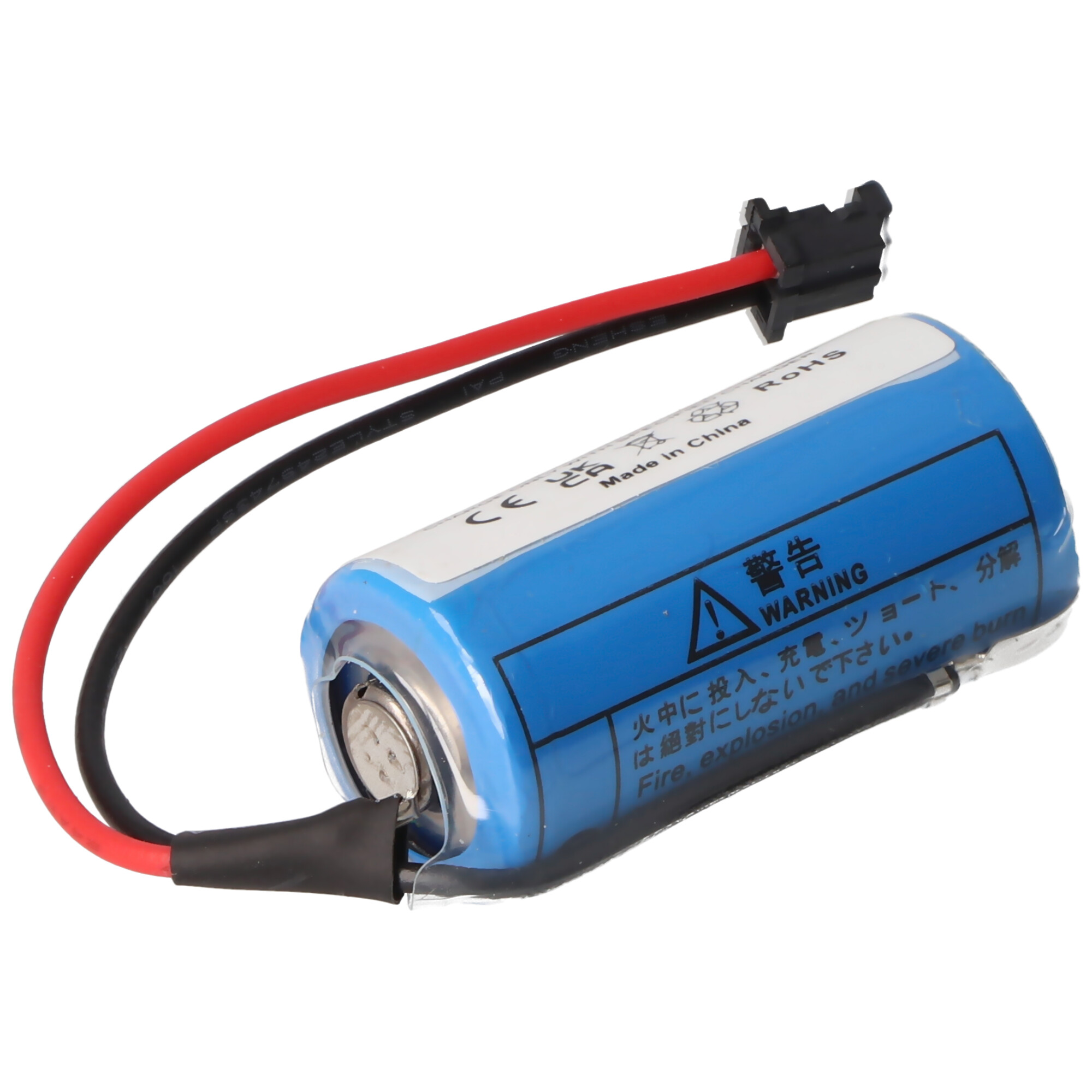 Eine blaue Batterie mit schwarzen und roten Drähten, einem schwarzen Stecker. Text: Warnung. Hergestellt in China.