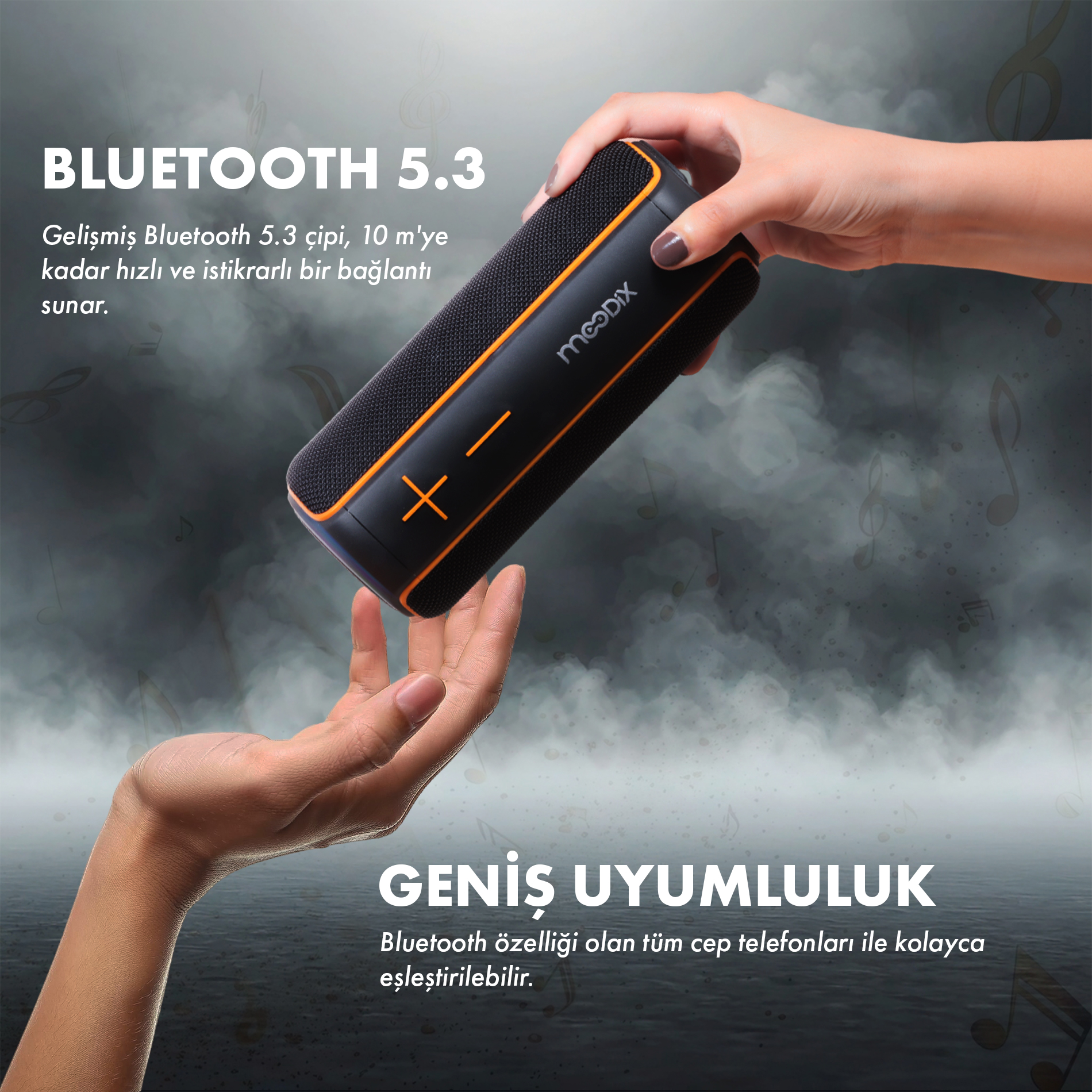 Bir kişi siyah ve turuncu bir hoparlör tutuyor. Resimdeki metin Bluetooth 5.3'ü tanıtıyor.